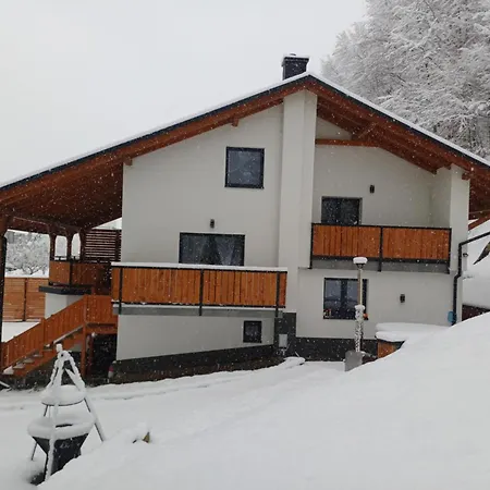 Pod Skarpa ヴィラ